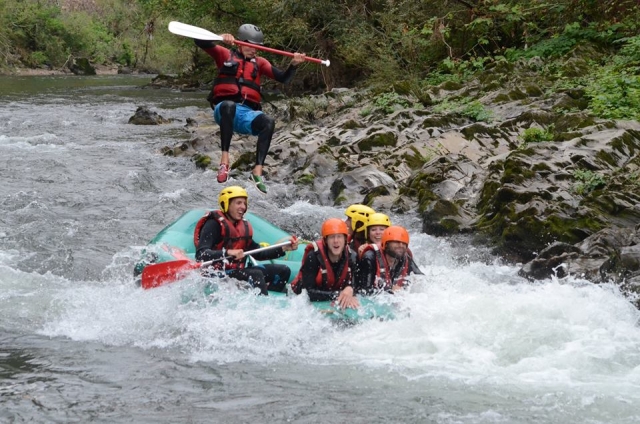 volando sobre el agua